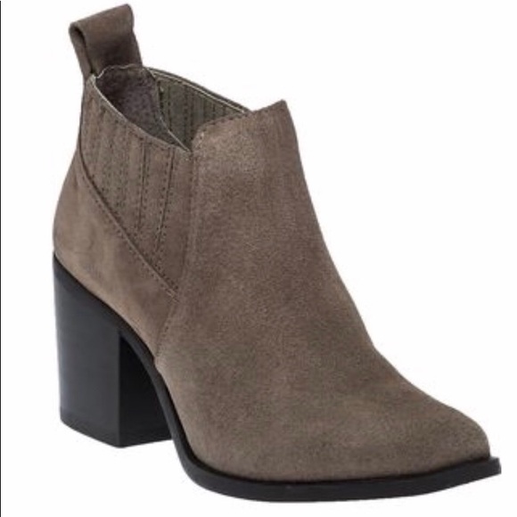 Steve Madden Shoes - Steve Madden Brown Pauze Chelsea Booties Size 9